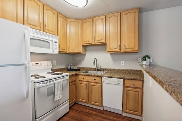 $2,660 / 2br - 800ft2 - Amplio departamento de dos habitaciones - Lavadora y secadora, cochera - ¡Llámenos hoy! (walnut creek)63813587890561121