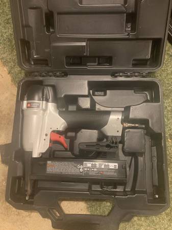Porter cable Pneumatic 18-Gauge 1-1/2 in. Narrow Crown Stapler Kit 1