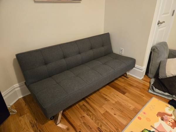 Fold out couch/bed 1