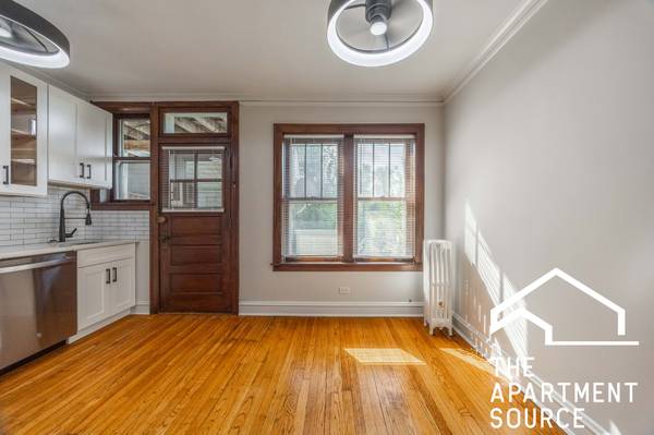 $1,600 HUGE Renovated Logan Square/Avondale Studio! (Avondale)64041644291970123