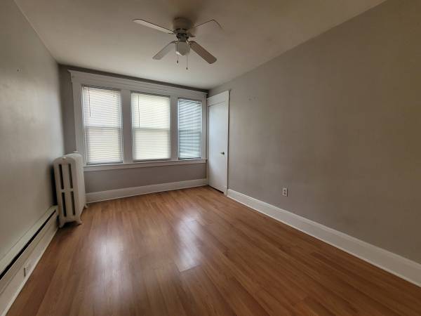 $1,150 / 1br - apartamento de 1 habitación en 2.º piso (Overlea)63685908953857121