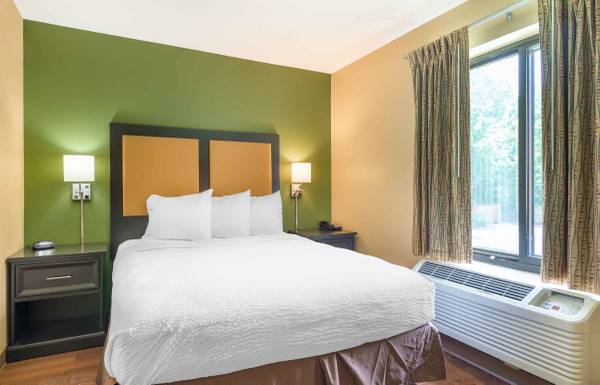 1 bed 1 bath fully furnished studio 1