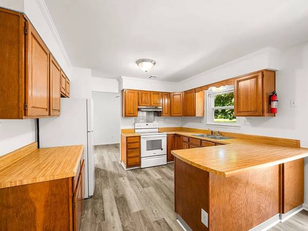 $600 / 2br - Bedroom and Private Bath Ready in Well-kept Home (Colorado Springs)63668434943745121
