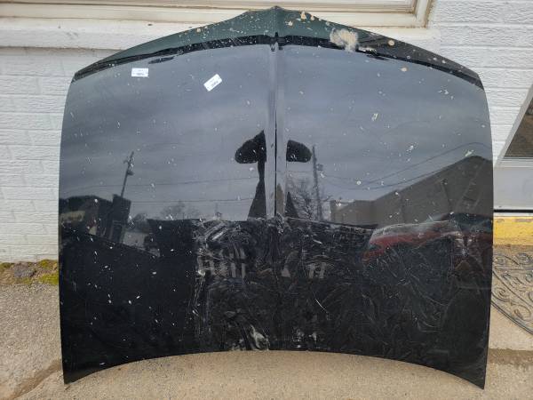 2010-2012 Lincoln MKT Hood 1