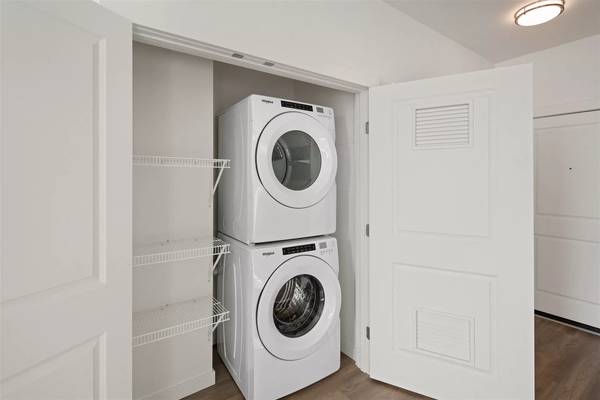 $1,375 / 424ft2 - This 424 sq ft Studio is impressive! (Seattle - 20 Minute Drive to Space Needle)63799882011139121