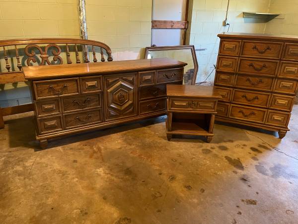Free Mid Century Bedroom Set ,Like New Thomasville 1