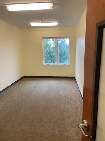 $690 / 220ft2 - Downtown Professional Office - opening widnows (sebastopol)63928543940994120