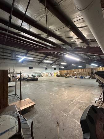 $10,000 / 11000ft2 - AMAZING CHEAP GIANT WAREHOUSE SPACE 11,000 SQ FT (PALM SPRINGS)63736290669571121