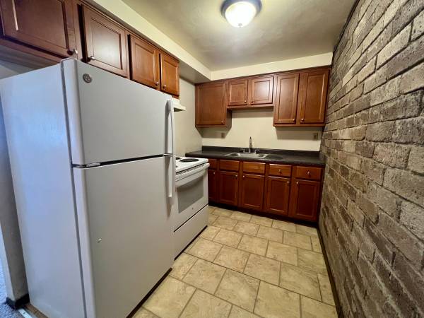 $795 / 1br - ¡Increíble apartamento de 1 habitación en segundo piso! ¡Excelente ubicación!! ¡LLAME HOY!! (Oakmont / Penn Hills / Milltown / New Kensington)64013369419265120