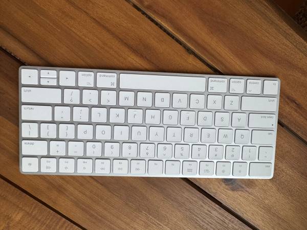 Apple Magic Keyboard, white, wireless, lightning connector 1