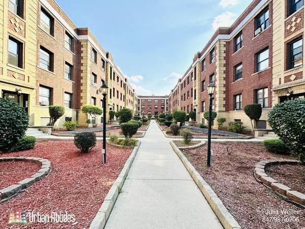 $1,795 / 1br - 700ft2 - $300 OFF FIRST MONTH'S RENT! Classy 1 Bedroom, 1 Bath in Wrigleyville (Wrigleyville)64041476107650120