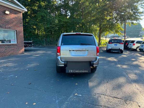 2017 *Dodge* *Grand* *Caravan* *SXT* - $36,900 (Dodge Grand Caravan)63620341295619122