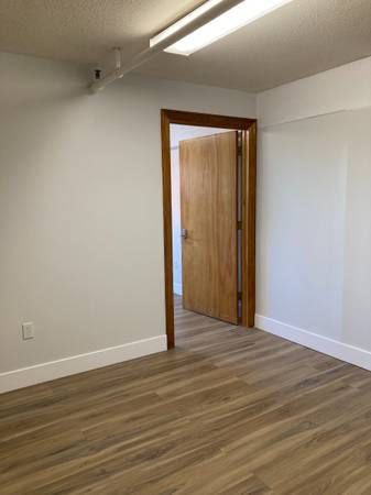 $350 / 300ft2 - Affordable Office Space 24/7 Access Conference Room & Parking (Lawrence)63996549302147121