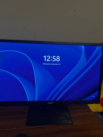 Acer V246HYL (UM.QV6AA.C03) and Dell Docking for Sale -Negotiable 1