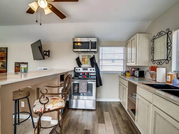 $1,050 / 1br - 1050ft2 - Bien equipado, acogedor y cómodo 1/1 con todo listo para ti al llegar! (Dallas)63867602300291123