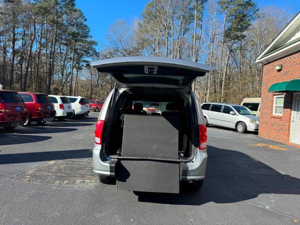 2016 *Dodge* *Grand* *Caravan* *handicap* wheelchair rear entry - $32,900 (Dodge Grand Caravan)63624909207297122