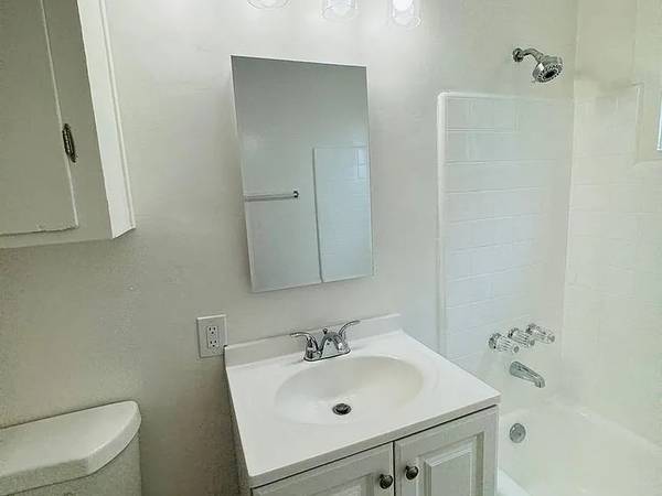 $710 / 1br - 600ft2 - Comfortable 1BR/1BA Apartment – Freshly Painted + Rent Controlled (Los Angeles)63701015946755123