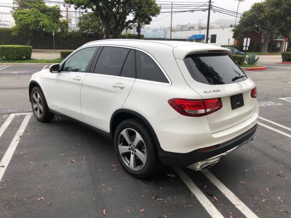 2019 Mercedes GLC 300 - $15,500 (Santa Monica)63623854527233122