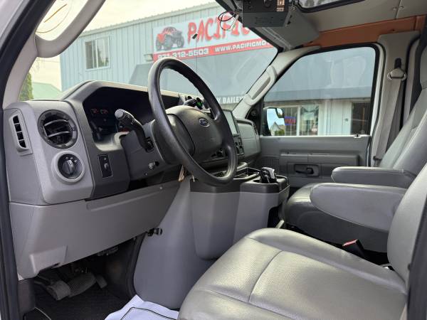2013 Ford E-150 Econoline• - Photo 10