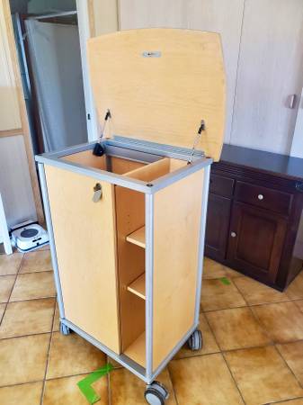 Rolling-locking DESK 1