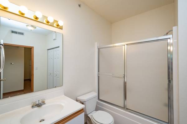 $1,240 / 1br - 725ft2 - Available 10/10! 1 BR, 1 Bath Condo at Autumn Ridge in Coralville! (420 5th St #11, Coralville, IA)63897405320451121