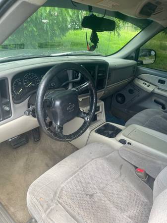 Suburban 2000 - $3,20063622283927299122