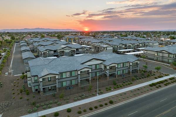 $2,229 / 3br - 1351ft2 - Self-Service Package Lockers, Fire Pit with Seating Area, Clubhouse (7601 W Glendale Ave, Glendale, AZ)63966952396803120