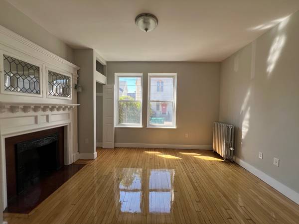 $4,700 / 5br - Allston 5 Bed/2 Bath Apartment | Farrington Ave (Allston)64141618397315120