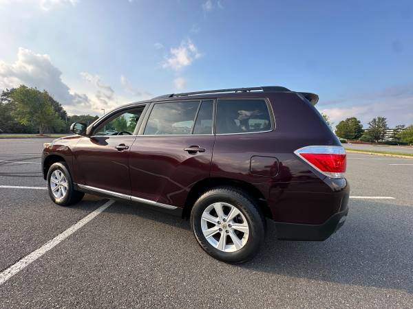 2012 Toyota Highlander completamente equipado, informe Carfax limpio, de un solo dueño - $14,499 (Northborough)63441253735553121