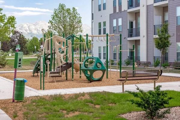 $1,375 / 1br - 679ft2 - Pool, Walk-in closets, Expansive windows, Outdoor Grilling63969044363907122