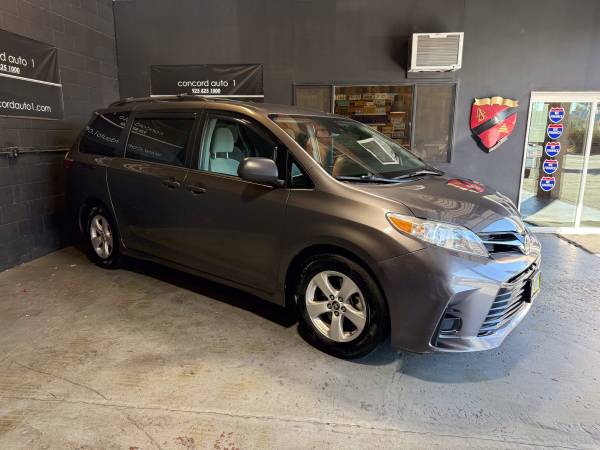 2018 TOYOTA SIENNA* TÍTULO LIMPIO/CARFAX * BUEN ESTADO * FINANCIAMOS * - $18,990 (concord / pleasant hill / martinez)63471009616643122