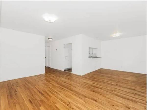 $1,385,000 Multi-Familiar Casa Adosada en Riverdale con 2 Dúplex (Bronx)63827267770243123