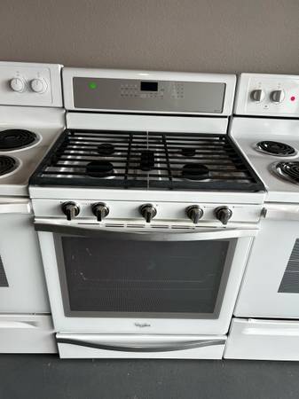 Whirlpool gold series gas five burner stove 1