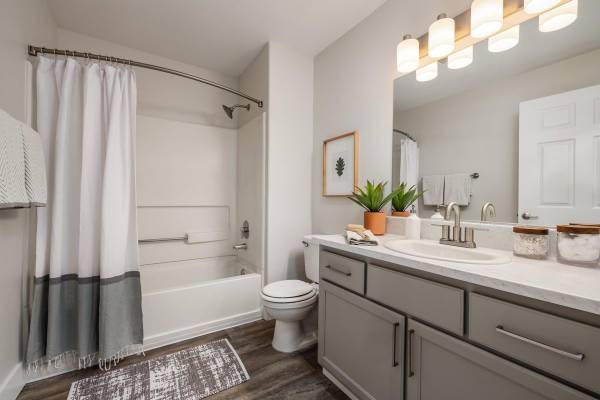 $1,665 / 2br - 907ft2 - Luxurious Living in 2 BR/2 BA Home with Sparkling Pool63777384976003124