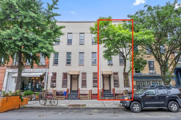 $2,200,000 / 3br - 2049ft2 - Unique 3-Family in Prime Williamsburg! (Williamsburg)64033635024897120