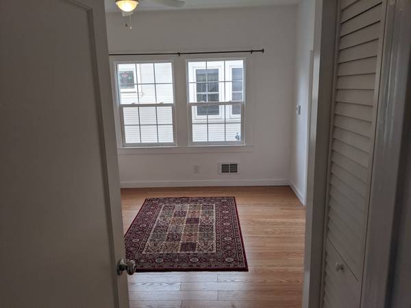 $1,200 / 4br - 2 rooms available in sunny East Oakland home (oakland east)63880016526081120