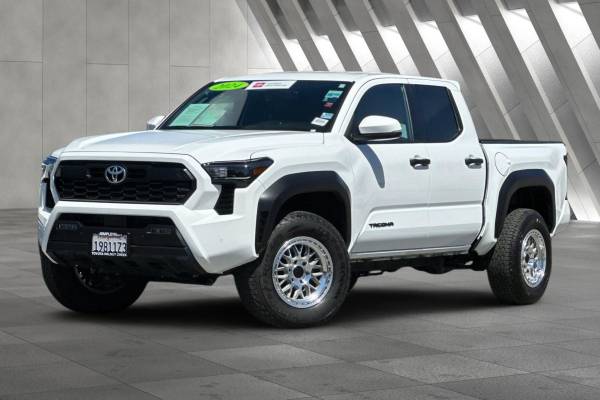 2024 Toyota Tacoma TRD Off-Road - Photo 2