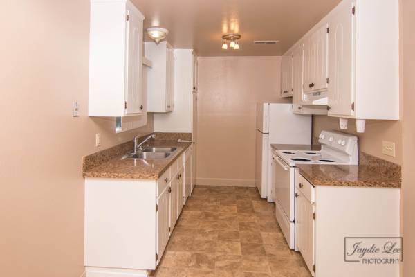 $1,100 / 2br - 2BD at Green Acres Apts, Available Now! (Chico)63972102680578123