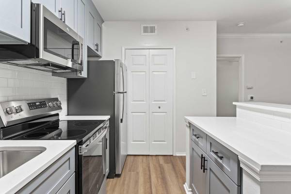 $2,522 / 2br - 1081ft2 - Located in Fairfax, 2/BD, Carpeted Floors (4201 Jefferson Oaks Cir, Fairfax, VA)63895921472771123