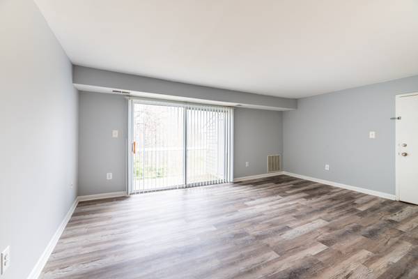 $1,950 / 2br - 956ft2 - Ceiling Fan, Air Conditioner, Patio/Balcony (13940 Longwood Manor Ct, Woodbridge, VA)63896507995138120