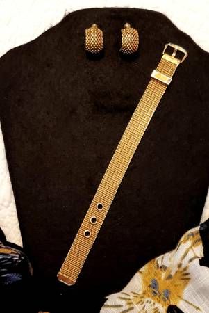 VINTAGE AVON MESH BELT BRACELET- GOLD TONE 1