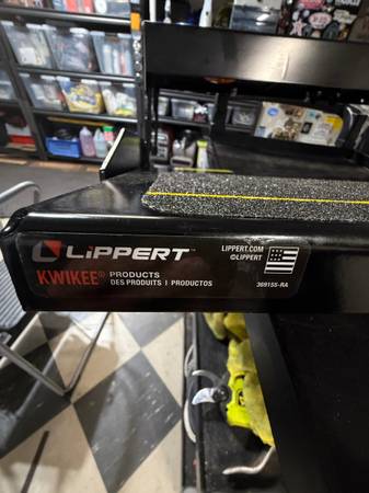 Escalón para autocaravana Lippert - $150 (CA)63471474897539122