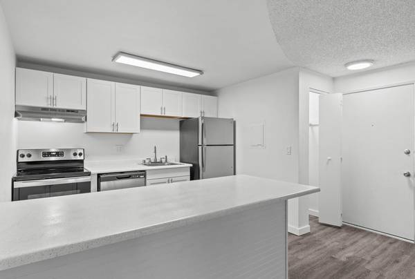 $1,100 / 575ft2 - Open Concept, Wood Style Floors, Studio, 1 and 2 Bedrooms, Now Showing63697282372481120