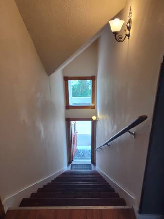 $1,175 / 1br - 1000ft2 - Unique Studio in Historic Home (Newberg)63999454585858121