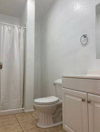 $990 / 2br - 2-bedroom, 1-bathroom single-family home (Long Beach, CA)63701186143363124