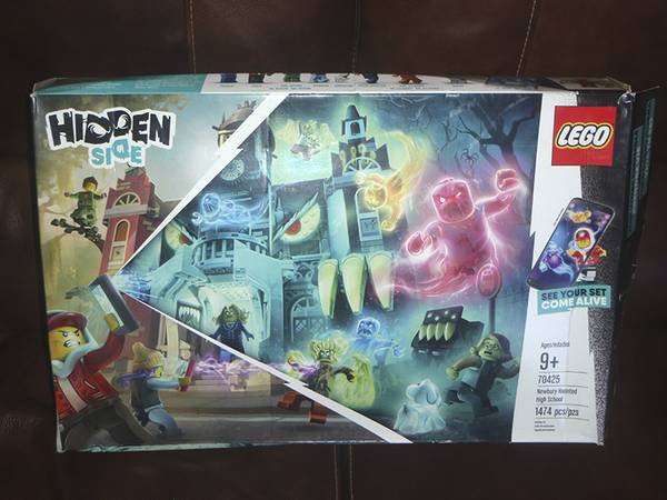LEGO Hidden Side:  Newbury Haunted High School #70425 -- Legos 1