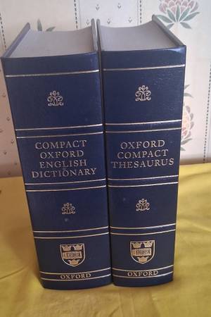 2005 Oxford Dictionary and Thesaurus 1