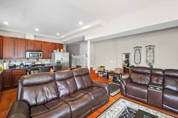 $1,795 / 2br - Spacious, Rarely Available, Condo Quality 2 Bed with W/D in Unit! (Chicago)63898860657667121