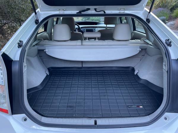 Toyota Prius 2011 - Loaded! Leather, Sunroof, etc. SUPER CLEAN! - $9,850 (novato)63654703193345123