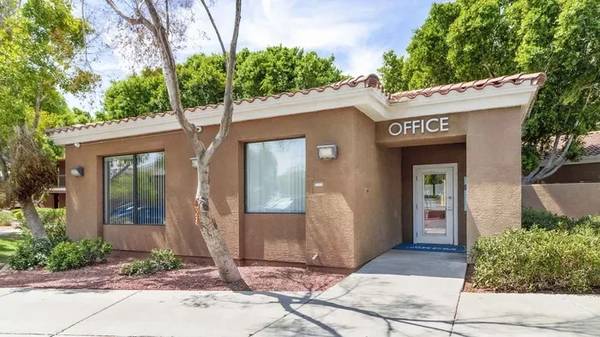 Located in Phoenix, Close to Shopping, 2 bedroom 1